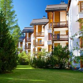 Schweizerhof Ferienwohnungen Lenzerheide Haus 6，位于伦策海德的酒店