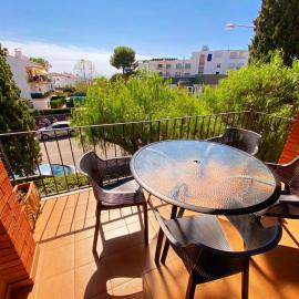 Apartament gran amb pàrquing a 5 min del centre，位于卡莱利亚德帕拉弗鲁赫尔的酒店