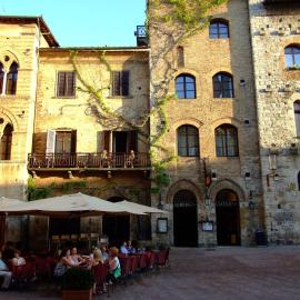 Hotel La Cisterna，位于圣吉米纳诺的酒店