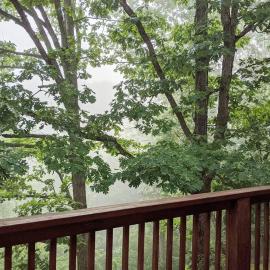 Corner Lake Getaway，位于贝亚维斯塔的酒店