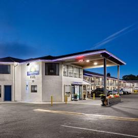 Days Inn by Wyndham Lakewood South Tacoma，位于莱克伍德的酒店
