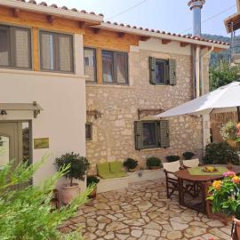 La casa di Bella a tradional stone house with barbecue，位于Kariá的酒店
