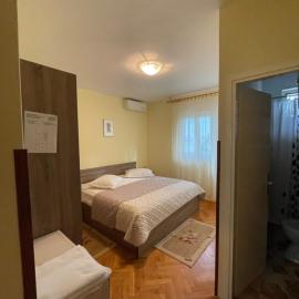 Rooms Krstinić 84，位于Palit的酒店