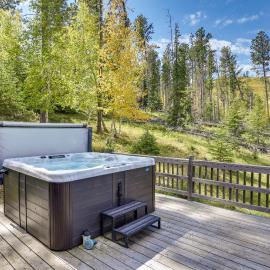 Hot Tub, Trailer Parking: Lead, Sturgis Rally Base，位于利德的酒店