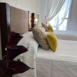 Casa Azalea - nuevo alojamiento en Setenil de las Bodegas，位于塞特尼尔的酒店
