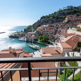 Portopiccolo Avolare Apartments in Borgo, beach included，位于西斯蒂亚纳的酒店