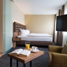 Hotel Ross，位于施韦因福特的酒店