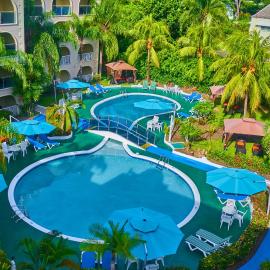 Sunbay Hotel- Daily Breakfast & Beach Access Included，位于基督教堂市的酒店