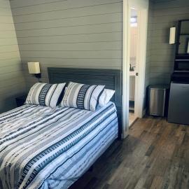 TeePee Room 7- Newly Renovated，位于Roscommon的酒店