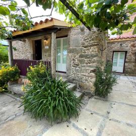 SantiagoFamilyHouse - Casa Velha - Cottage，位于沃加河畔塞维尔的酒店