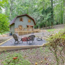 Wooded Blue Ridge Cabin: 2 Decks, Fire Pit!