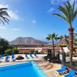 Villa Azure Horizon and Breeze - Panoramic Ocean View and Heated Pool，位于夏约法的酒店