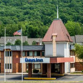 Days Inn by Wyndham Berlin Meriden，位于Berlin的酒店