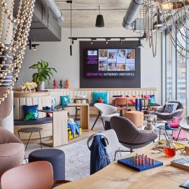 Moxy Karlsruhe，位于卡尔斯鲁厄的酒店