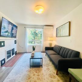 Super Privacy Lakeshore Forest Home with Air Conditioners at Haller Lake，位于西雅图的酒店