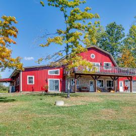 'Eagle Crest Lodge' - Large Group Getaway!，位于Mitchell的酒店
