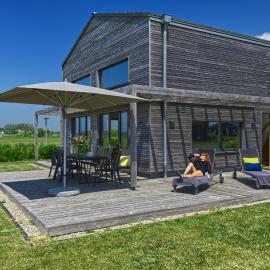 Gud Jard Chalet Nr 04 - Design-Ferienhaus mit exklusiver Ausstattung，位于佩尔沃姆的酒店