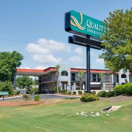 Quality Inn & Suites Aiken East，位于艾肯的酒店
