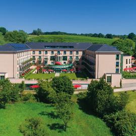 Victor's Residenz-Hotel Schloss Berg，位于嫩尼希的酒店