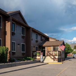 Super 8 by Wyndham Gardiner/Yellowstone Park Area，位于加德纳的酒店