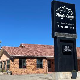 Abajo Lodge，位于蒙蒂塞洛的酒店