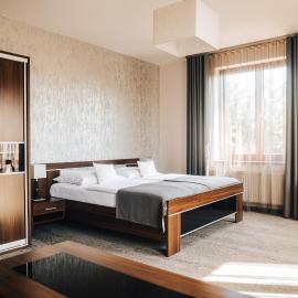 Hotel Elegance，位于顺佩尔克的酒店