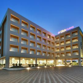 Click Hotel Pithampur，位于Mhow的酒店