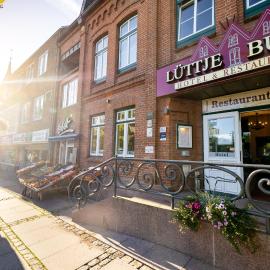 Hotel Lüttje Burg，位于吕特延堡的酒店