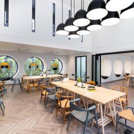 Blu Monkey Hub and Hotel Krabi Town，位于甲米镇的酒店
