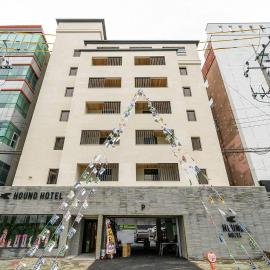 Hound Hotel Gimhae Samgye，位于金海市的酒店