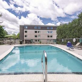 La Quinta Inn & Suites by Wyndham Portland DT Maine Med，位于波特兰的酒店