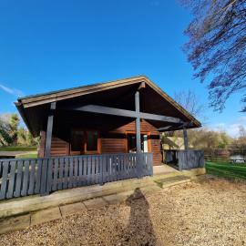 Kingfisher Lodge - Private Hot Tub - Infrared Sauna - Dog Friendly