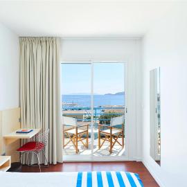 Hôtel California,位于勒拉旺杜的酒店