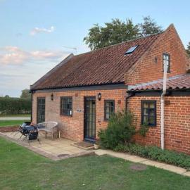 Peaceful country cottage in stunning surroundings，位于贝克尔斯的酒店