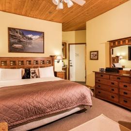 Independence Square Unit 309, Downtown Hotel Room with A/C in Aspen, Wet Bar & More，位于阿斯潘的酒店