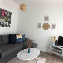 Moderne Neue 2 Zimmer Wohnung，位于特森的酒店