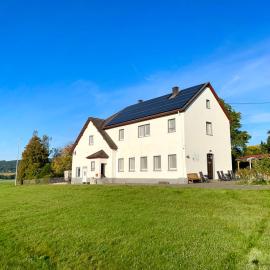 Ferienhaus Backesgarten für 22 Personen，位于Neichen的酒店