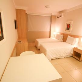 Gales Park Hotel,位于多拉杜斯的酒店