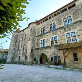 Les Chambres De La Renaissance，位于Sainte-Julie的酒店