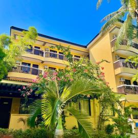 Bamboo Beach Resort & Restaurant,位于长滩岛的酒店