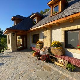 Casa cu șindrilă，位于沃莱尼德蒙泰的酒店