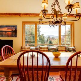 Winhall Home w/ Deck + Views, 6 Mi to Ski Slopes!，位于Piper Ridge的酒店