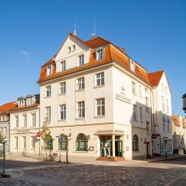 Hotel Kronprinz，位于格赖夫斯瓦尔德的酒店