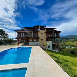 Villas Las Neblinas，位于孔斯坦萨的酒店