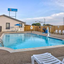 Motel 6-Bryan, TX - College Station，位于布赖恩的酒店