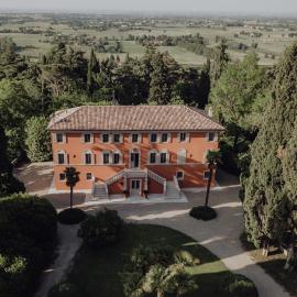 Relais Roncolo 1888 - Small Luxury Hotels of the World，位于夸特罗卡斯泰拉的酒店