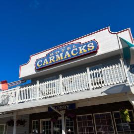 Hotel Carmacks，位于Carmacks的酒店