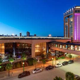 Delta Hotels by Marriott Burnaby Conference Centre，位于伯纳比的酒店