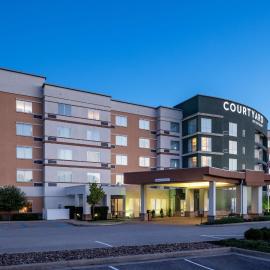 Courtyard by Marriott Charleston Downtown/Civic Center，位于查尔斯顿的酒店
