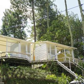 Over Easy Glamping Site，位于万隆的酒店